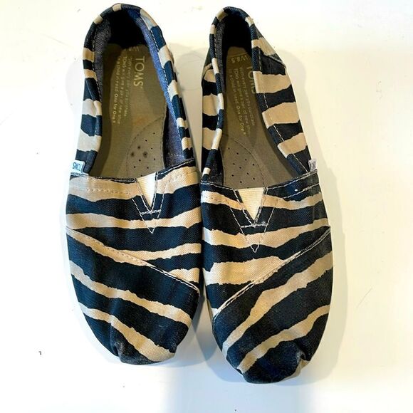 Toms  women’s canvas zebra print shoes size 8.5 - Picture 1 of 6